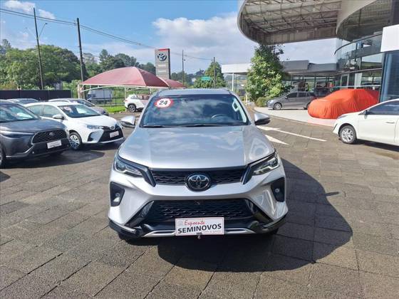 TOYOTA HILUX SW4 2.8 D-4D TURBO DIESEL SRX PLATINUM 7L 4X4 AUTOMÁTICO